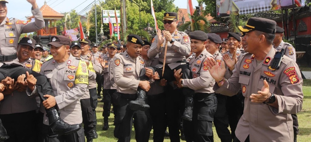 Dokumentasi dari - Jabatan Kapolres Buleleng Resmi Diserahkan Dari AKBP Ida Bagus Widwan Sutadi Kepada AKBP Ruzi Gusman