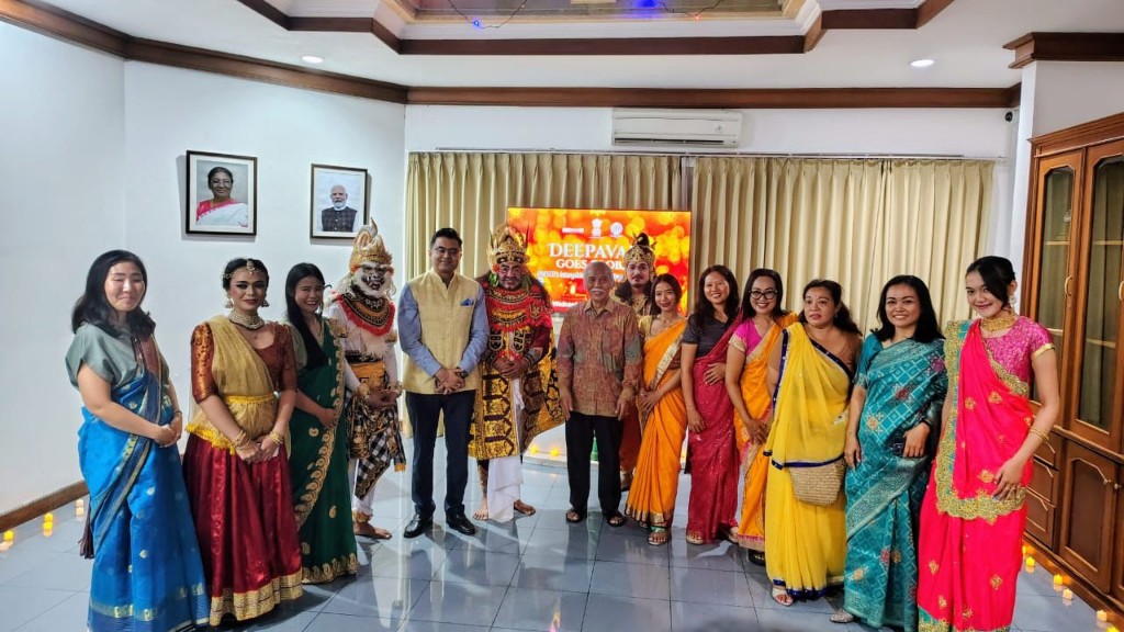 SVCC Bali - Madhuri Collection Bekerja Sama Lokakarya Cara Memakai Saree