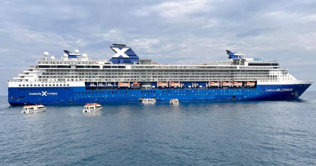 Dokumentasi dari - Bawa 2.000 Wisatawan, Kapal Pesiar Celebrity Millennium, Merapat di Pelabuhan Celukan Bawang