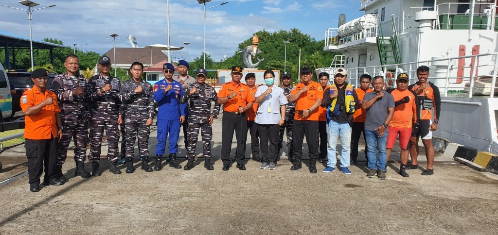 Alami Masalah Kesehatan, Tim SAR Evakuasi Crew Kapal LC Astrolabe di Perairan Selat Badung