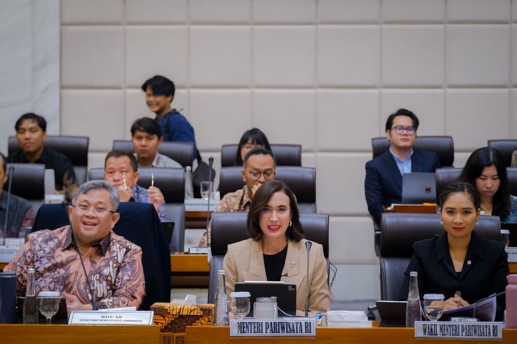 Dokumentasi dari - Capaian Positif Pariwisata 2025, Menpar Sampaikan Agenda Strategis 2026 di Hadapan Komisi VII DPR