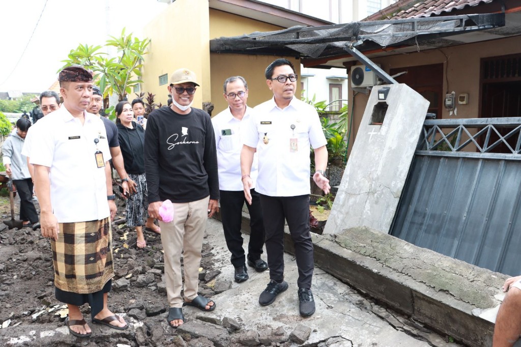 Dokumentasi dari - Pemkot Denpasar Respon Cepat Untuk Tangani Warga Terdampak Bencana Angin Puting Beliung