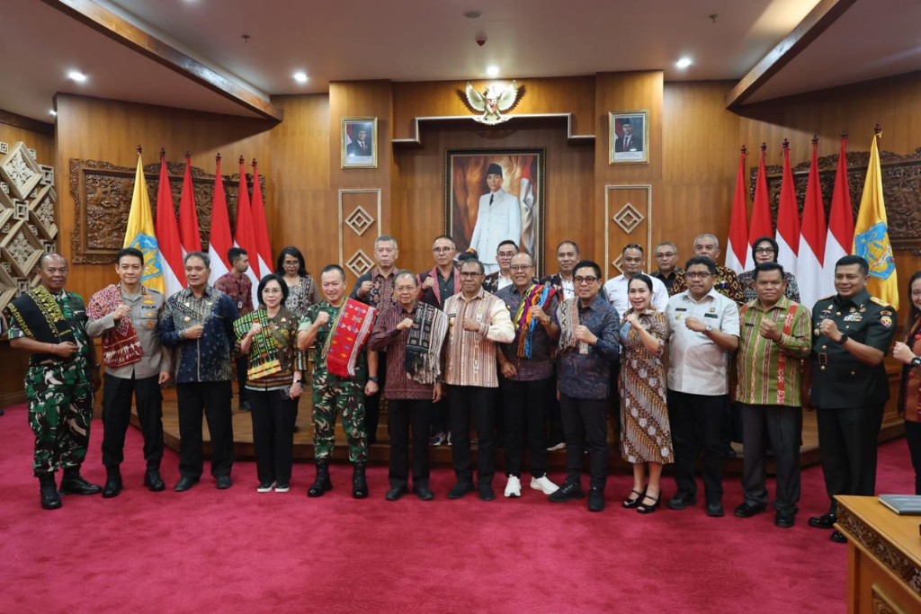Dokumentasi dari - Wawali Kota Denpasar Arya Wibawa Dampingi Gubernur Bali Wayan Koster Terima Kunker Wagub NTT Johni Asadoma