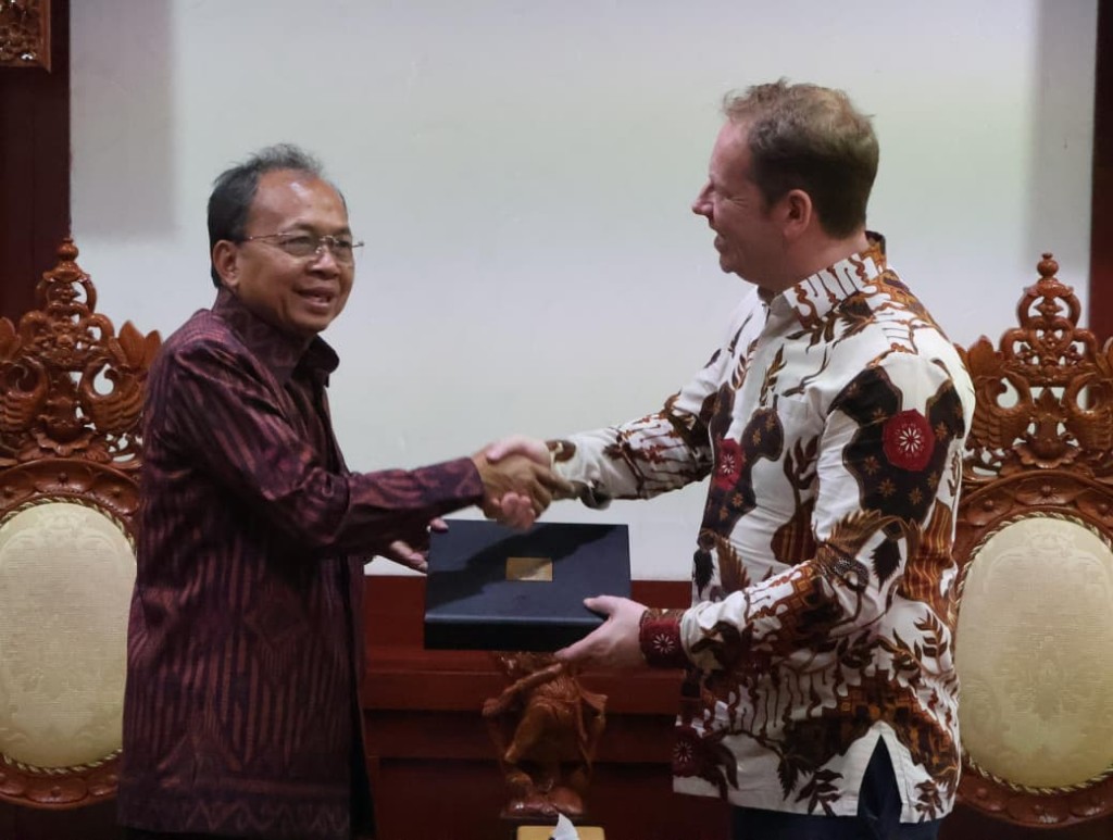 Gubernur Koster Terima Audiensi Wakil Dubes Inggris, Sepakat Perkuat Kerjasama Infrastruktur, Transportasi, Sampah, hingga Pendidikan