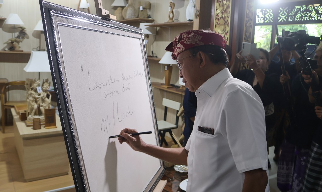 Buka Bulan Bahasa Bali VIII, Gubernur Koster: Aksara Bali harus Tampil di Semua Ruang