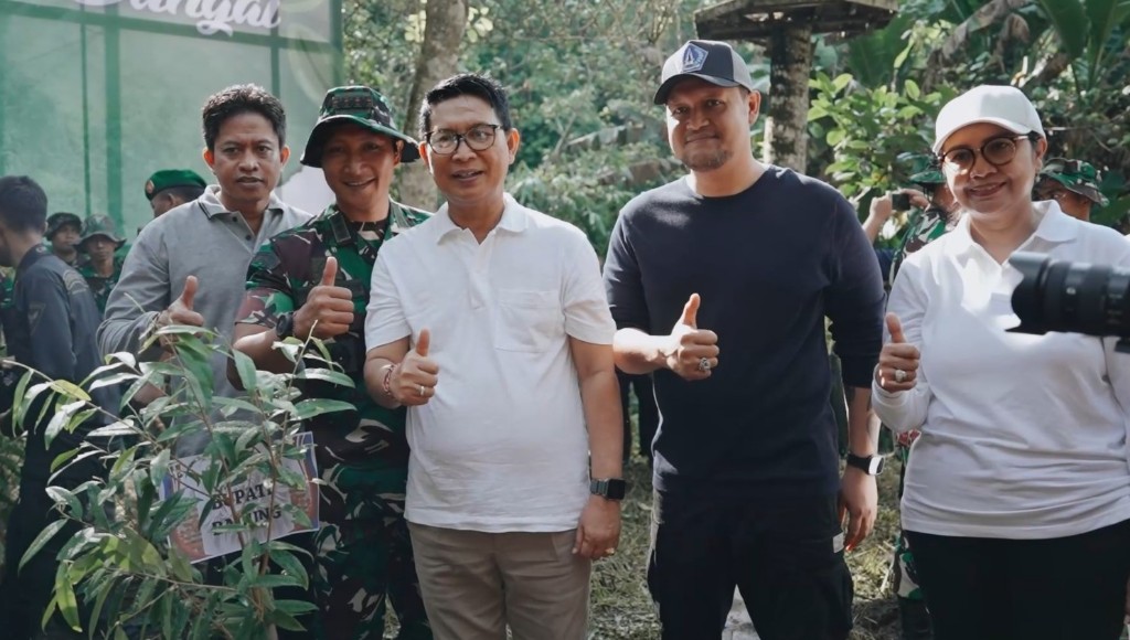 Hadapi Sampah Kiriman, Bupati Adi Arnawa Pastikan Kebersihan Pesisir Badung Terjaga