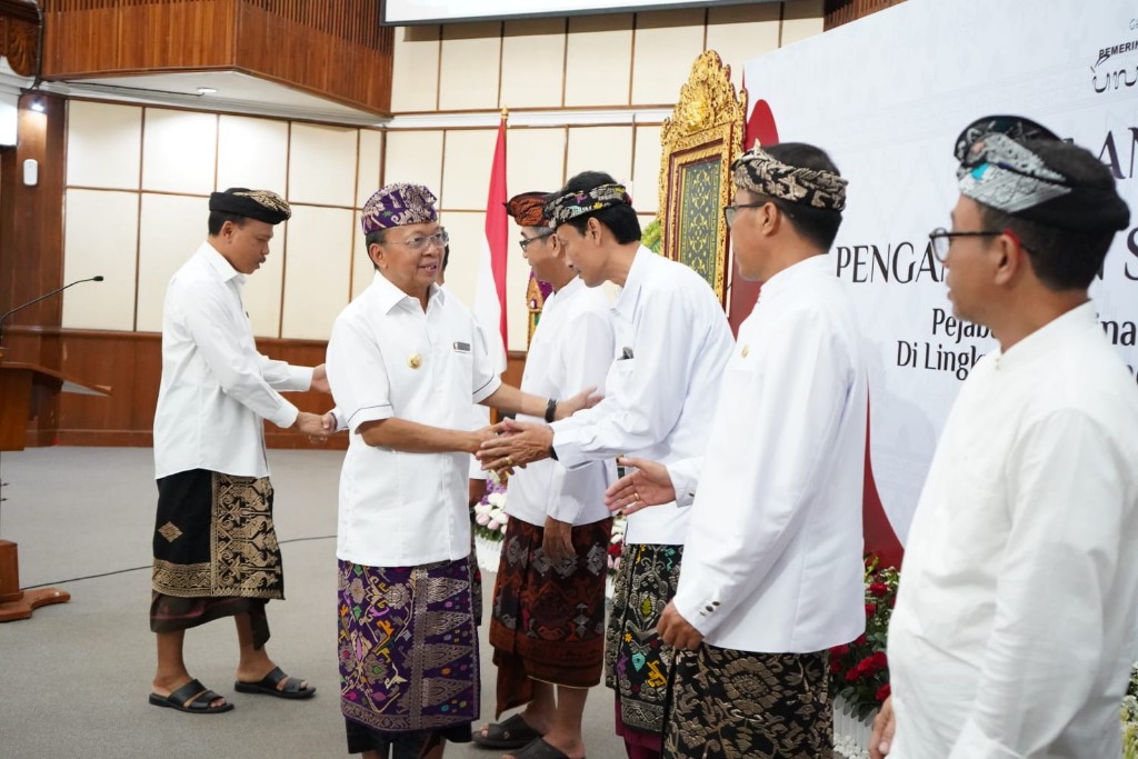 Lantik Enam Pimpinan Tinggi Pratama di Lingkungan Pemprov Bali, Gubernur Koster Minta Bekerja Fokus, Cepat, Tulus dan Lurus