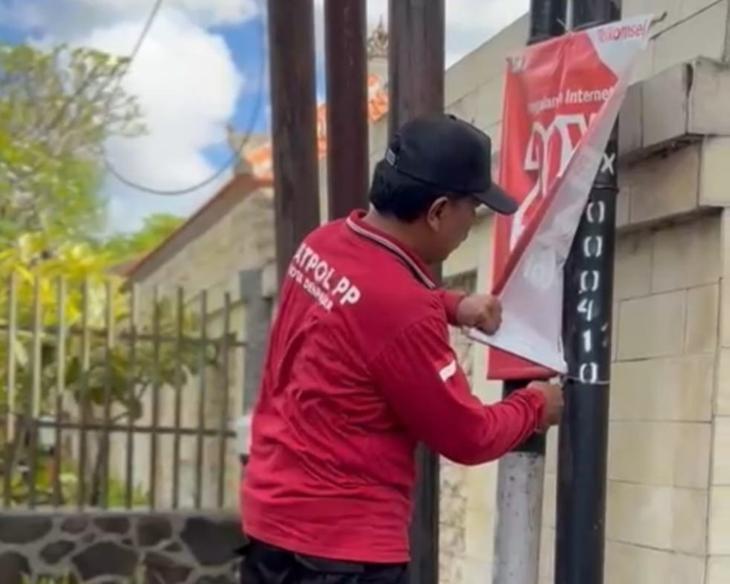Dokumentasi dari - Satpol PP Kota Denpasar Kembali Tertibkan Media Promosi di Fasilitas Umum