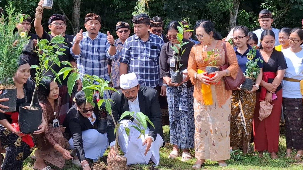 Asta Cita Presiden Jelang Tumpek Uye, UHN Sugriwa Lepas Satwa dan Tanam Pohon