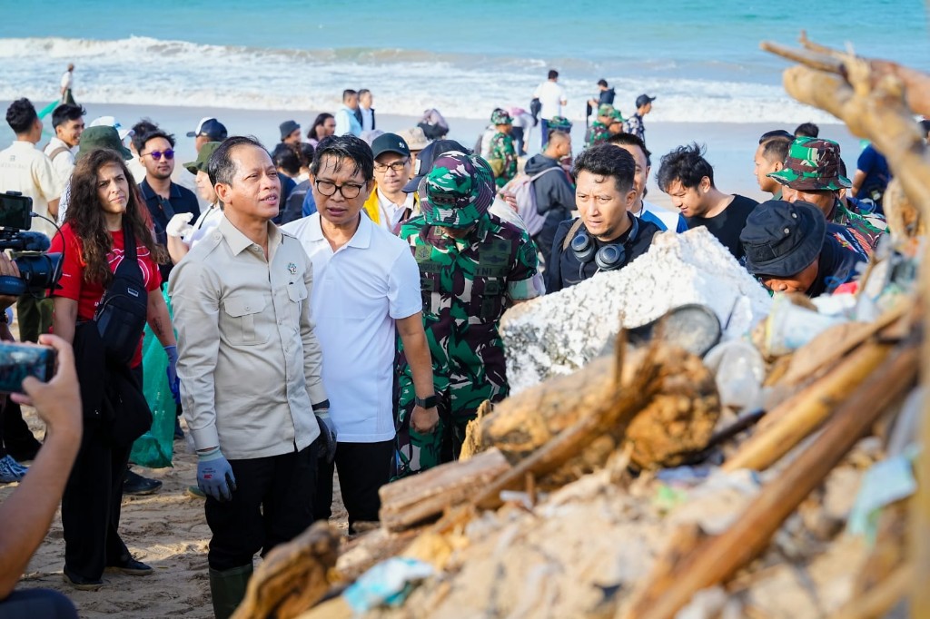 Aksi Bersih Sampah Laut, Menteri LH dan Bupati Badung Perkuat Gerakan Indonesia ASRI