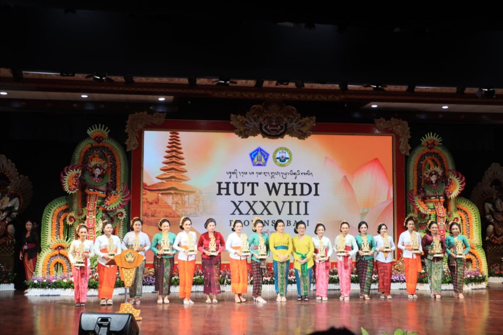 Kota Denpasar Boyong Juara 1 Lomba Gebogan Serangkaian HUT ke-38 WHDI Provinsi Bali