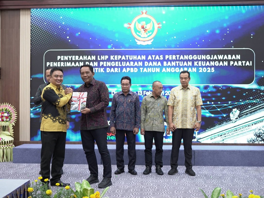 Ketua DPRD Bersama Wabup Badung Terima LHP Banpol 2025 dari BPK