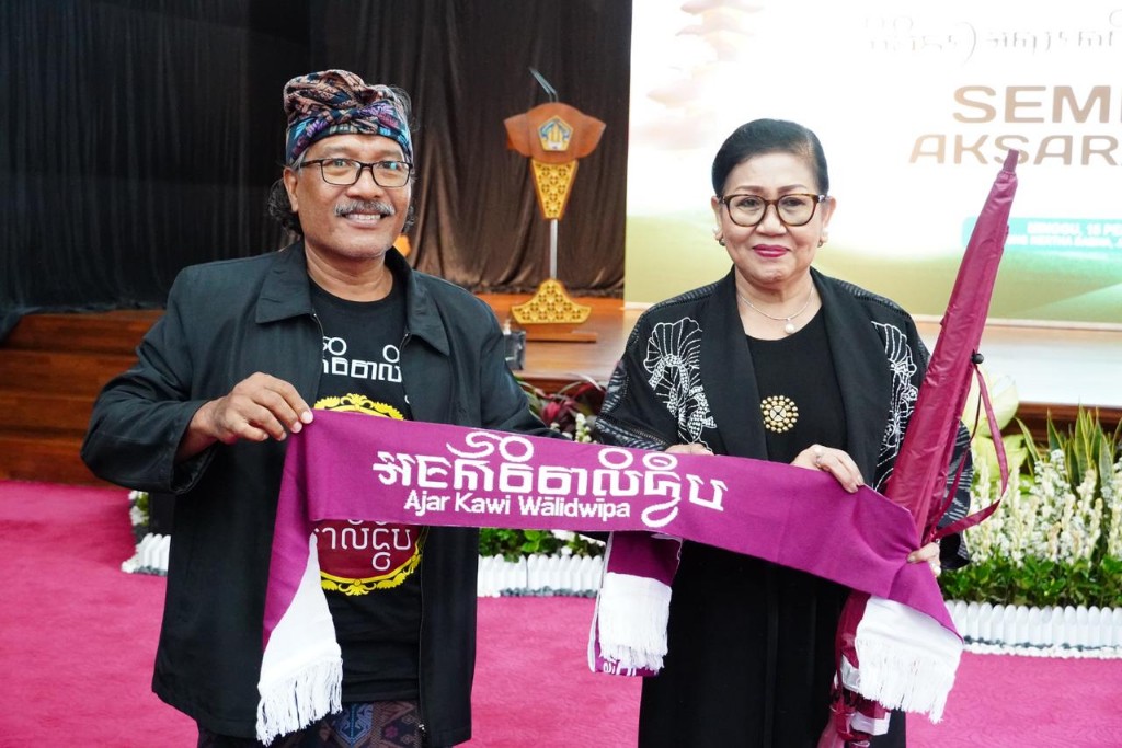 Buka Seminar Aksara Kawi, Ibu Putri Koster Ingatkan Perbedaan Budaya adalah Kebanggaan yang Harus Dirawat