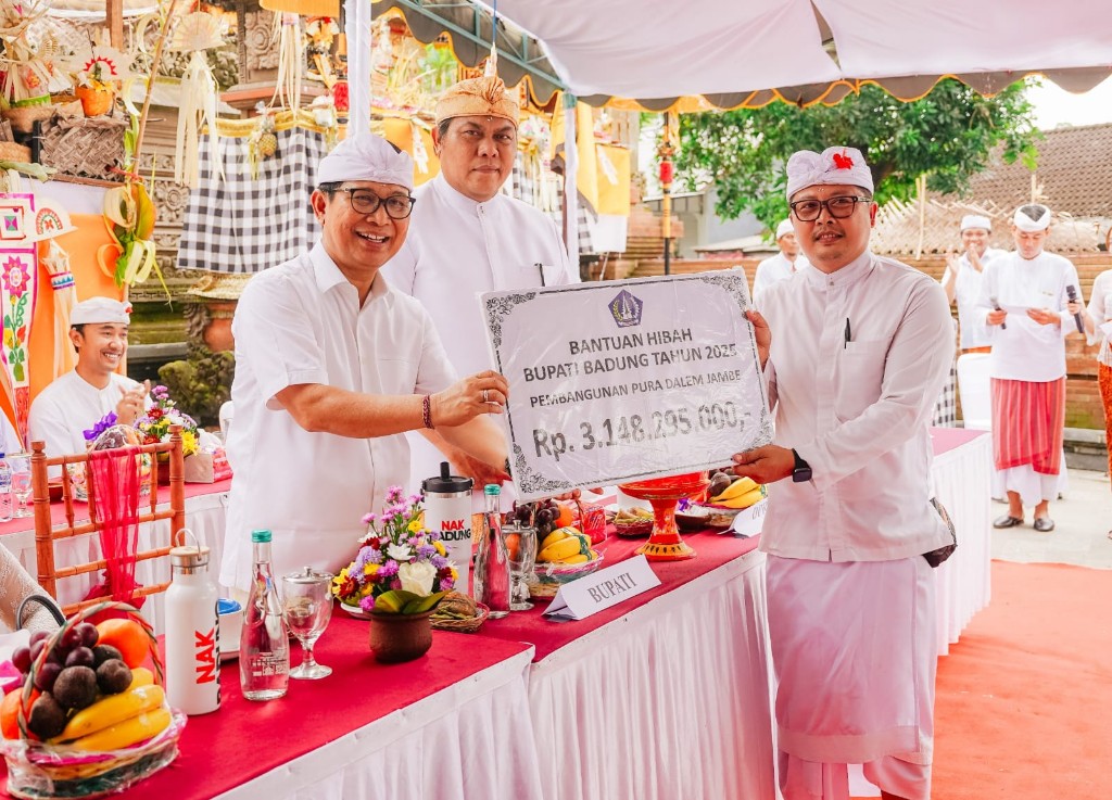 Dokumentasi dari - I Wayan Adi Arnawa Hadiri Karya di Kapal, Gelontorkan Hibah Rp3 Miliar dan Gaungkan Tebe Modern serta Pendidikan Gratis hingga SMA/SMK