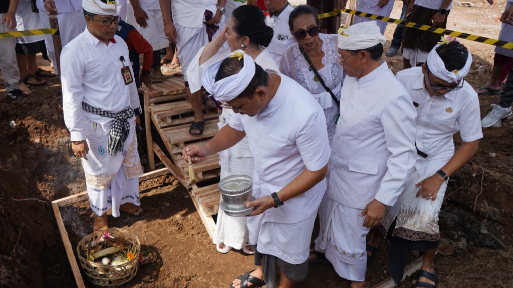Dokumentasi dari - Ground Breaking Titik Nol Singaraja, Bupati Sutjidra: Kami Optimis Pengerjaan Selesai Juli 2026