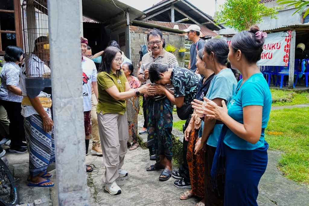 Dokumentasi dari - K3S Badung Kunjungi Anak Penderita Tumor di Desa Gulingan
