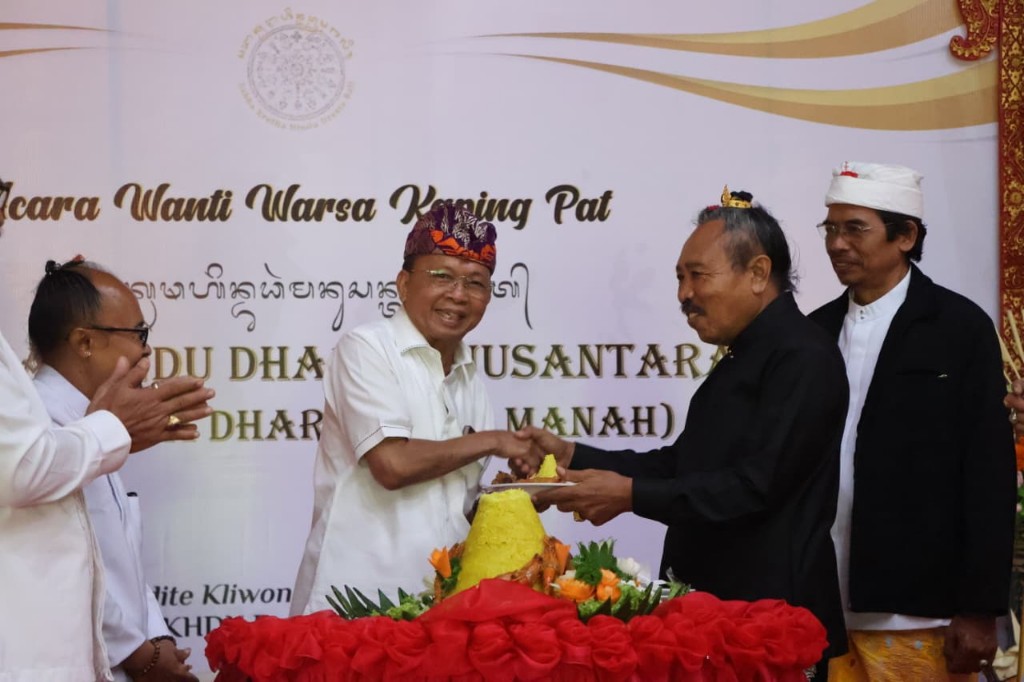 Dokumentasi dari - Gubernur Koster: Pemerintah Wajib Fasilitasi Kebutuhan Sulinggih demi Jaga Budaya Bali