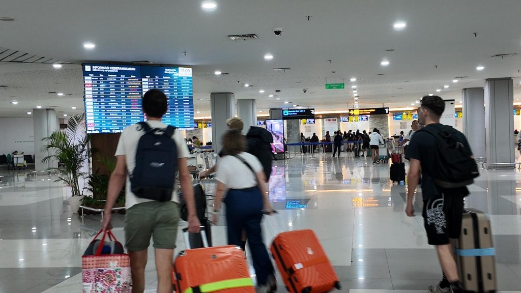 Dokumentasi dari - Bali Hujan Lebat, Lima Penerbangan Bandara Ngurah Rai Terdampak