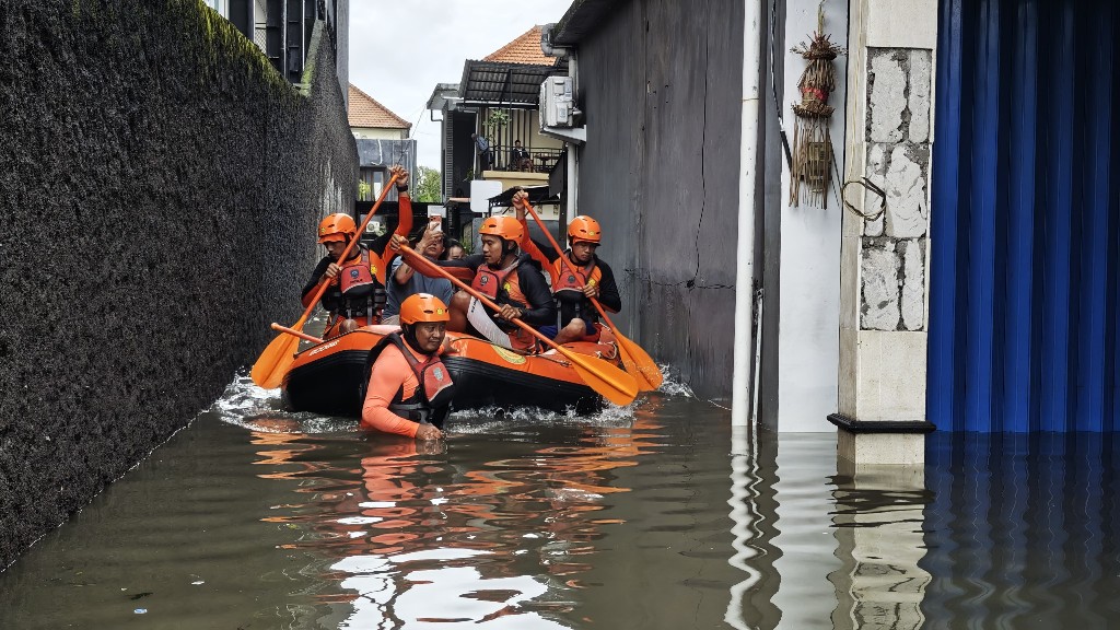 Dokumentasi dari - Dewi Sri Terendam, Operasi SAR Berlangsung Dramatis di Tengah Cuaca Ekstrem