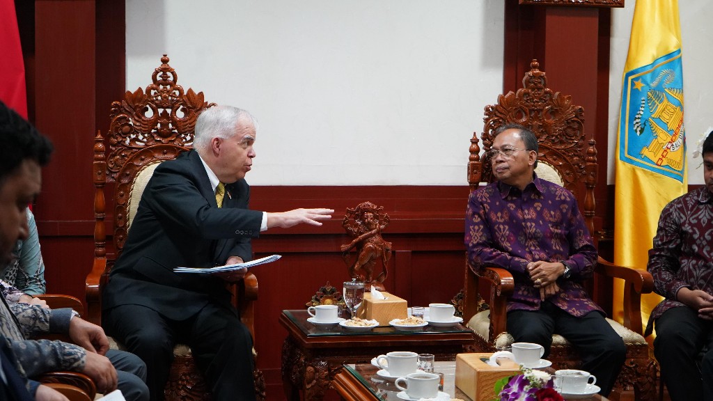 Gubernur Koster Bertemu Dubes Amerika, Jabarkan Usaha Pemprov Tata Kelola Pariwisata Bermartabat dan Berkualitas Demi Kemajuan Bali