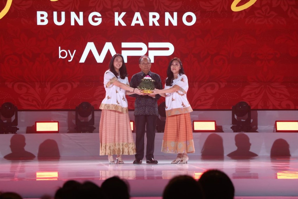 Saksikan Pagelaran Singgasana Seni Bung Karno, Gubernur Koster Harap Sinergitas Budaya dan Peningkatan Ekonomi Kerakyatan