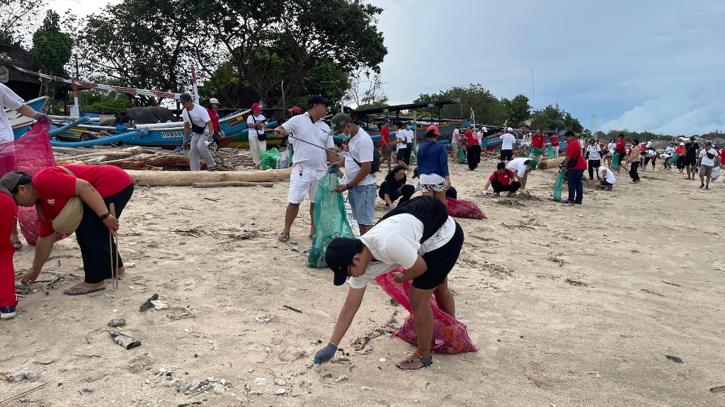 250 Relawan SOUL Community Bali & YCCK Gelar SOUL Action Bersihkan Pantai Kelan, Re-branding Kerja Bakt jadi Wisata Keluarga