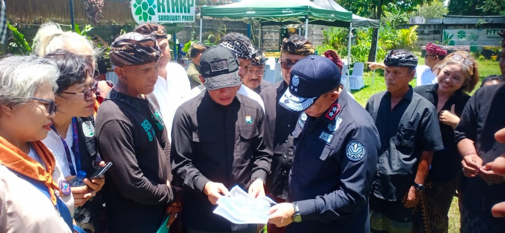 Diduga Tercemar Solar, Kematian Mangrove Benoa Diadukan ke Menteri LH