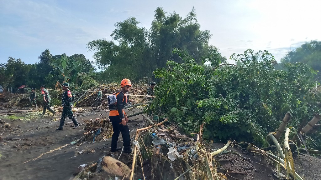 Dokumentasi dari - Hari Ketiga Operasi SAR Korban Banjir, Tim SAR Kembali Menemukan 1 Korban Meninggal
