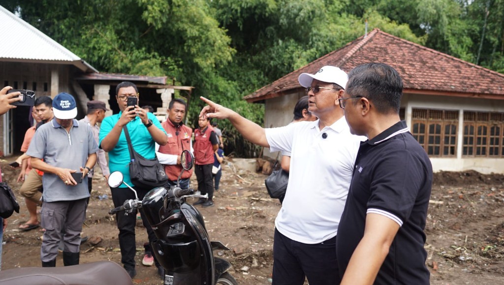 Bupati Sutjidra Tegaskan Masyarakat Terdampak Bencana Tak Boleh Kekurangan Air Bersih