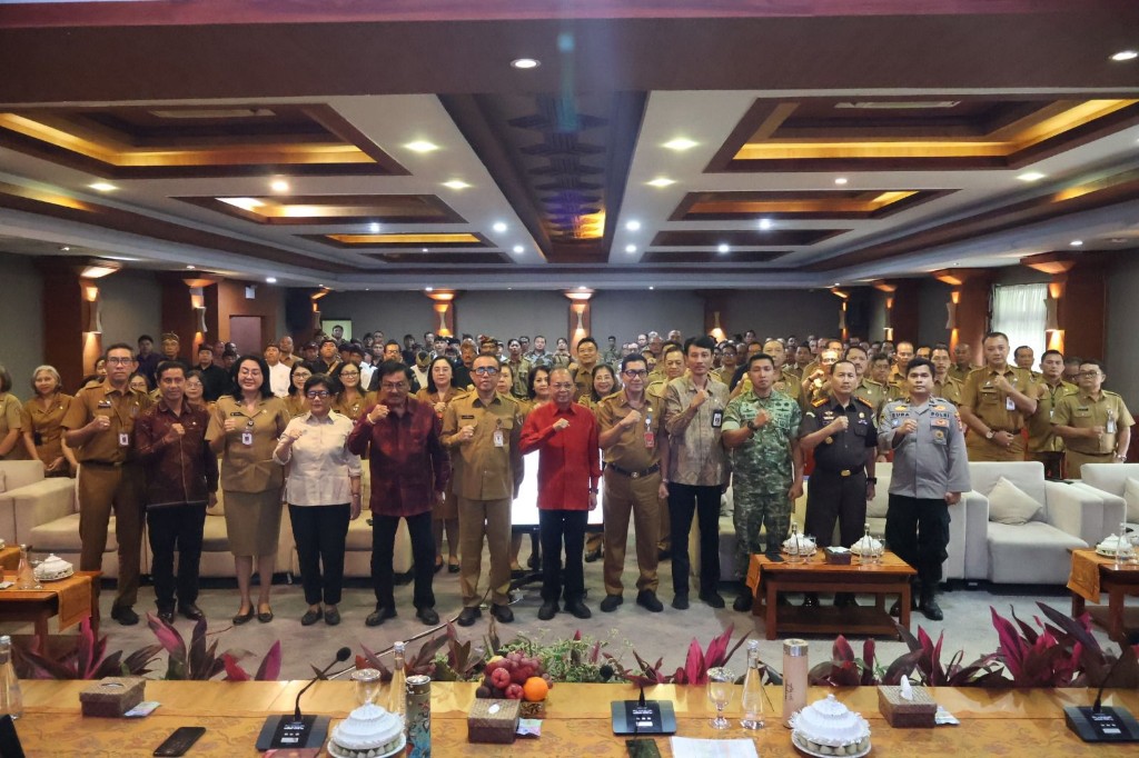 Mendesak, Gubernur Koster Minta Kepala Desa dan Lurah se-Kota Denpasar Percepat Pengelolaan Sampah Berbasis Sumber
