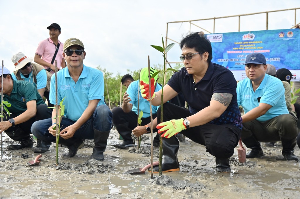 HUT SMSI ke-9, Wagub Giri Prasta Ikut Tanam 1.000 Mangrove di Tahura Ngurah Rai