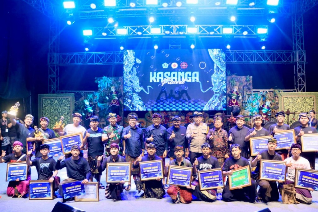 Percikan Tirta Walikota Jaya Negara Resmi Tutup Kasanga Festival 2026, Apresiasi Kreativitas Yowana Denpasar