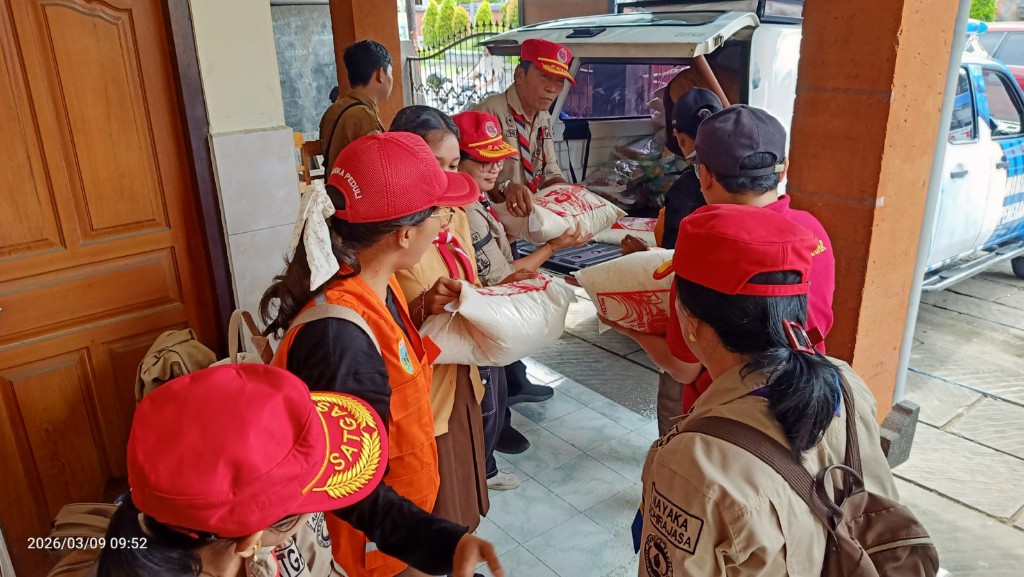 Pramuka Buleleng Gelar Karya Bakti Penanganan Banjir Bandang di Desa Banjar