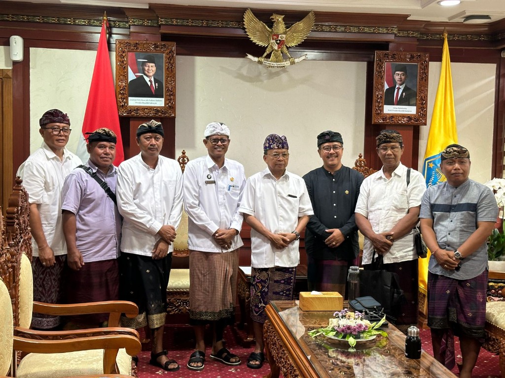 Dokumentasi dari - Gubernur Koster Terima Prajuru Desa Adat, Suadi Harap Anggaran Perubahan 2026 Segera Tindaklanjuti Abrasi di Pantai Sidakarya 