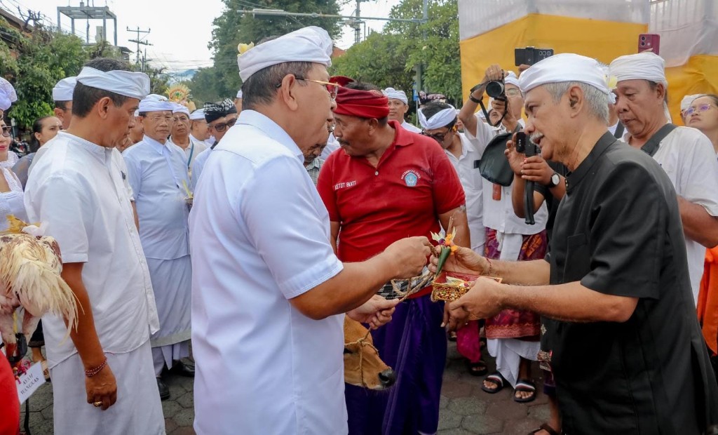 Ikuti Rangkaian Upacara Mapepada, Bupati Sutjidra Ajak Umat Hindu Maknai Catur Brata Penyepian