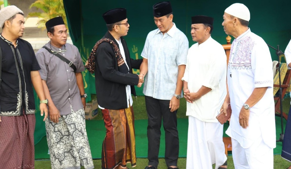Wakil Bupati Gede Supriatna Sapa Umat Muslim Saat Idul Fitri, Perkuat Kerukunan di Buleleng