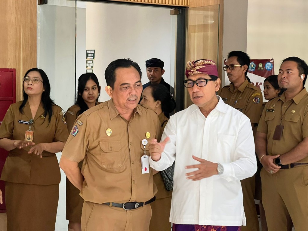 Sekda Eddy Mulya  Tinjau Beberapa Lokasi Pelayanan Publik Kota Denpasar Saat Periode Cuti Bersama Hari Raya Idul Fitri 2026