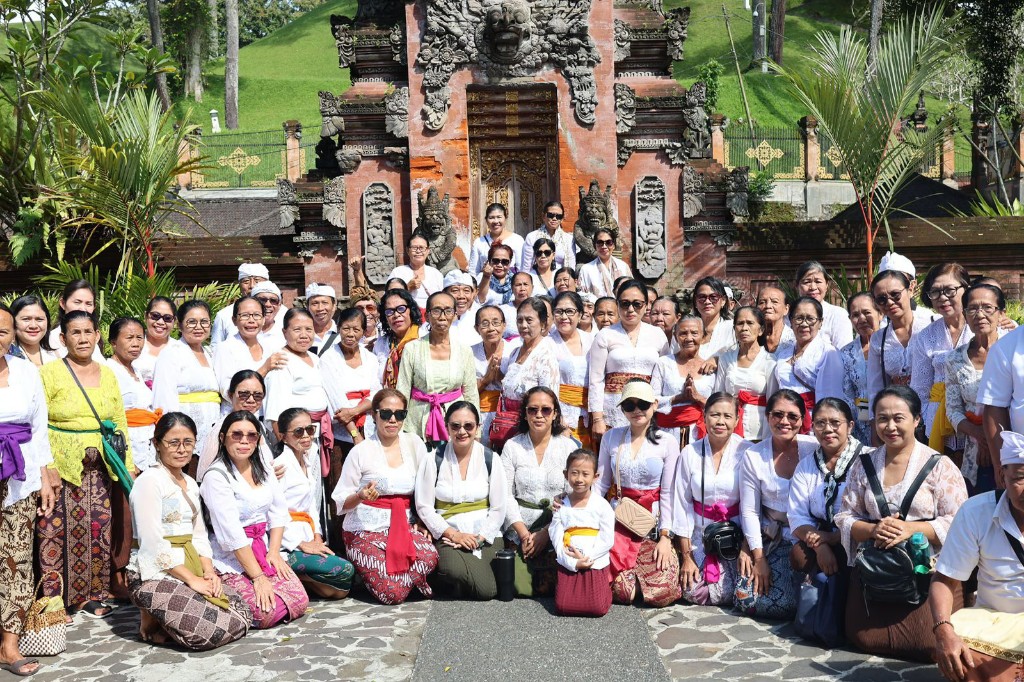 TP. PKK Kota Denpasar Kembali Ajak Ratusan Lansia Tirta Yatra, Kali Ini Perwakilan Kecamatan Dentim dan Denbar