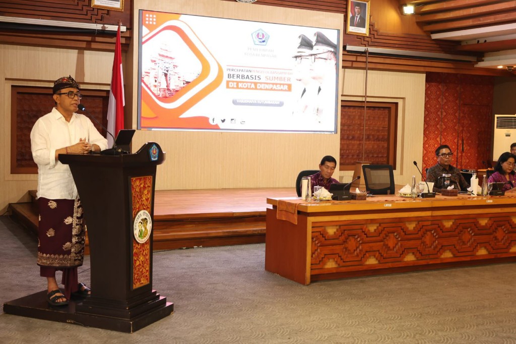 Pemkot Denpasar Bahas Percepat Pengelolaan Sampah Berbasis Sumber Hingga Sosialisasi Pengangkutan Sampah Berbasis Teknologi