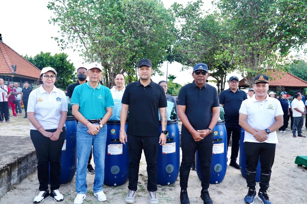 Ketua DPRD Badung Bersama Wabup Peringati World Water Day dan Gelar Korvei di Pantai Kelan