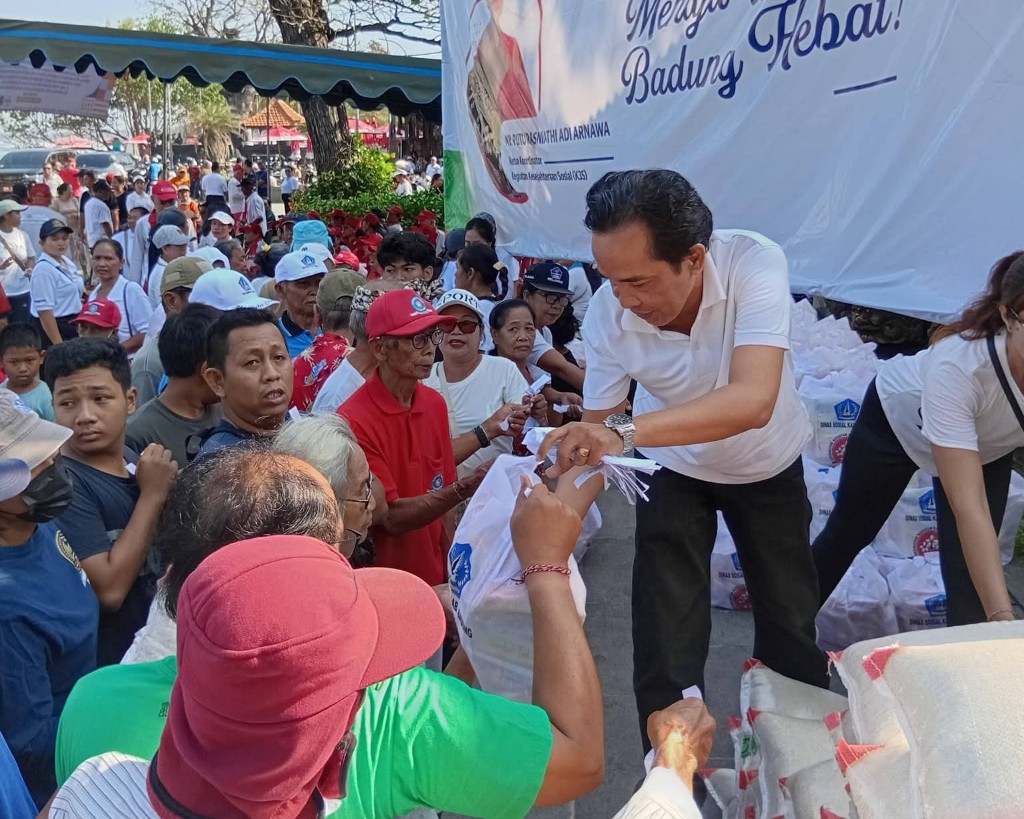 Ketua DPRD Badung Hadiri Cek Kesehatan Gratis dan Penyerahan Sembako untuk Disabilitas di Kuta