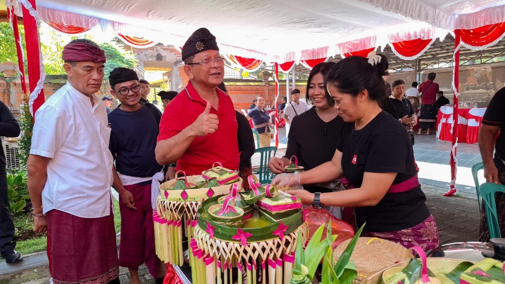 Dokumentasi dari - HUT ke-422 Kota Singaraja:  Lomba Ngelawar Jadi Ajang Pelestarian Kuliner Khas Buleleng