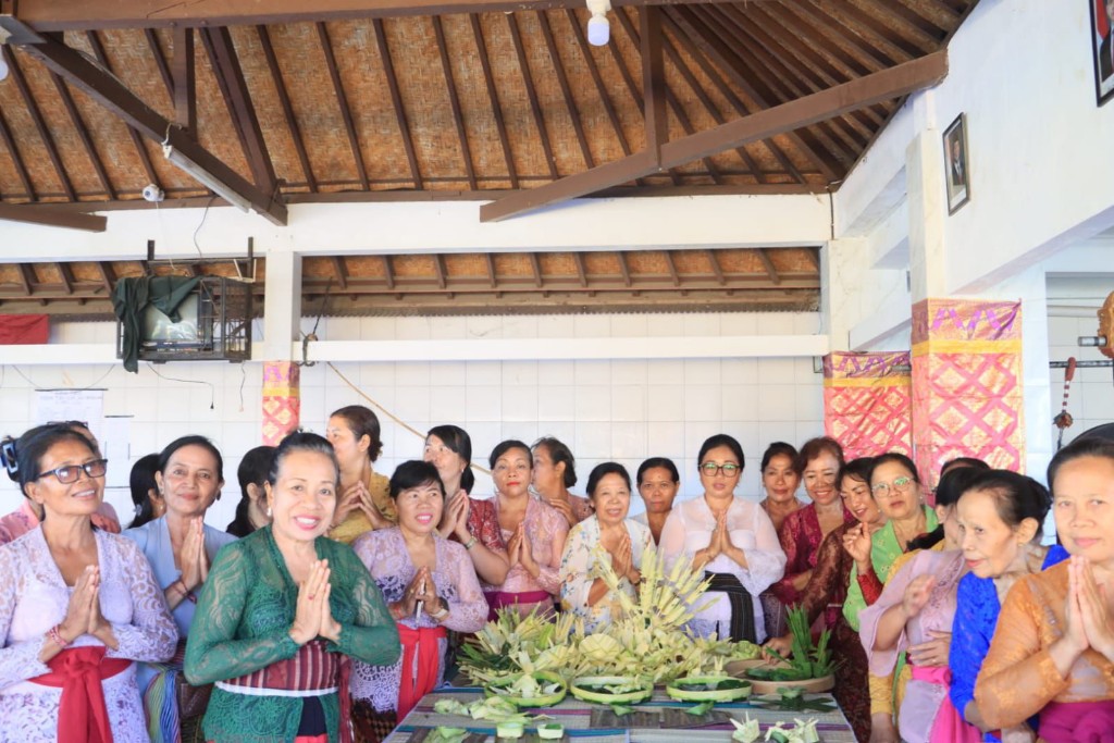 Ketua WHDI Ny. Antari Jaya Negara Buka Pelatihan Banten