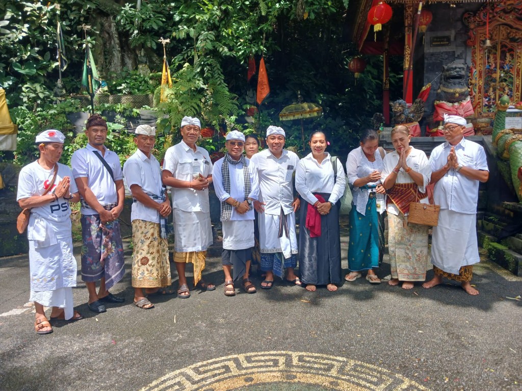 Dokumentasi dari - DPW PSI Bali Melukat di Beji Raksa Sidhi, Perkuat Harmoni dan Soliditas Pengurus