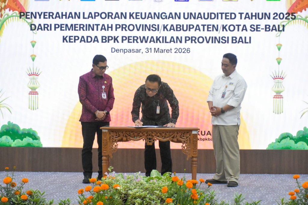 Walikota Jaya Negara Serahkan LKPD Unaudited TA. 2025 Kepada BPK RI Perwakilan Bali