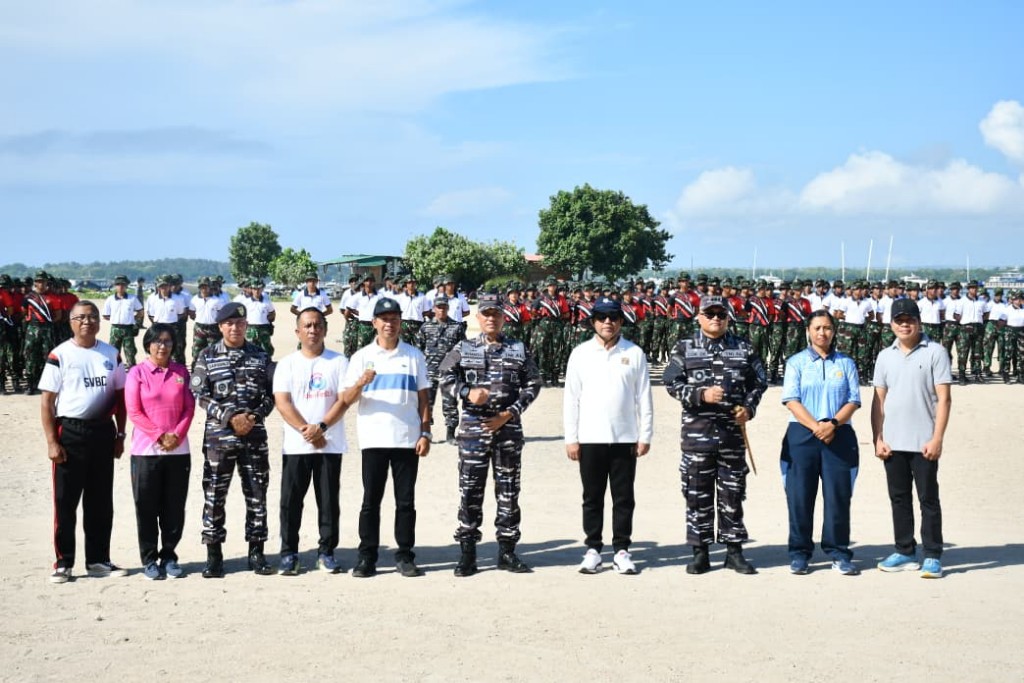Ribuan Siswa Kodiklatal Gelar Lattek Wira Jala Yudha, dan Aksi Bersih Pantai di Pantai Mertasari Sanur Denpasar Bali