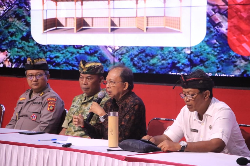 Besakih Tanpa Sampah Plastik, Koster Tegaskan Disiplin Total demi Kesucian Karya IBTK 2026