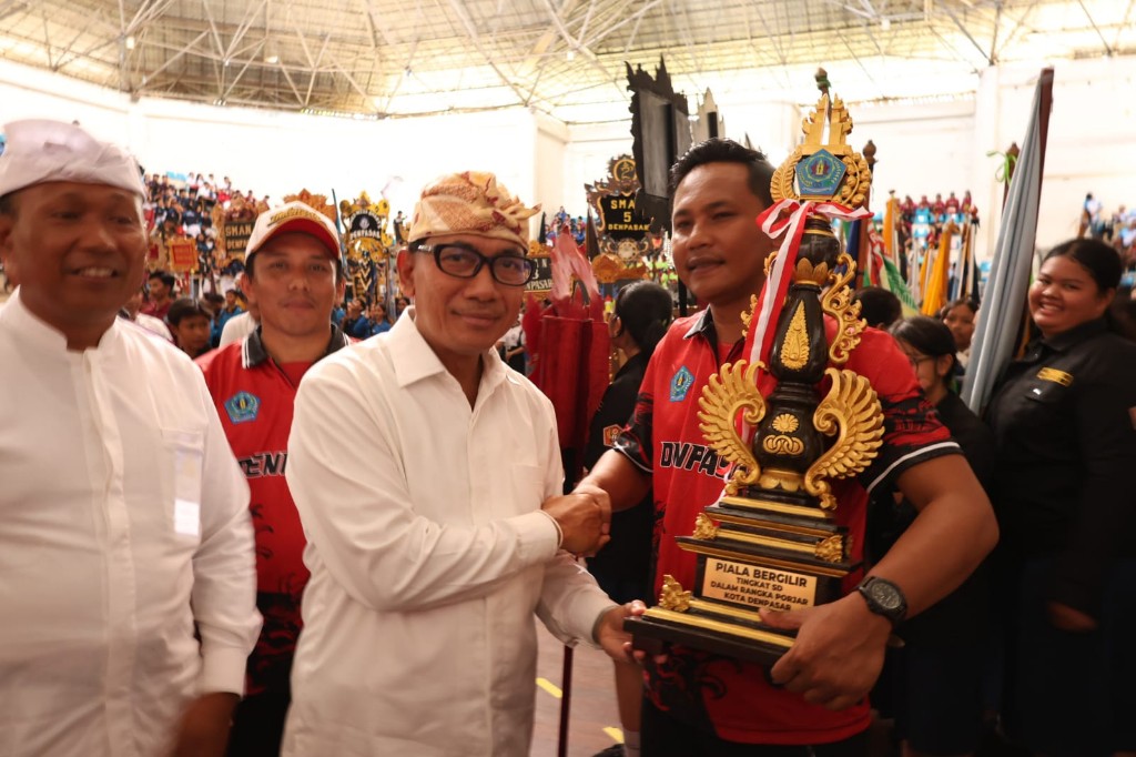 Dokumentasi dari - Sekda Eddy Mulya Tutup Porsenijar Kota Denpasar Tahun 2026