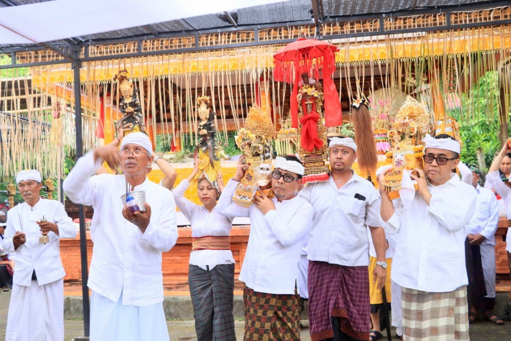 Pemkot Denpasar Laksanakan Bhakti Penyineban Pujawali Pura Agung Lokanatha