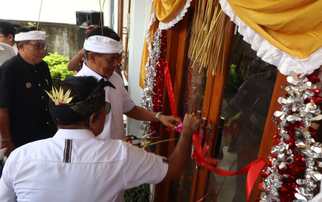 Wabup Buleleng Gede Supriatna Resmikan Kantor Perbekel Desa Alasangker, Tekankan Pelayanan Masyarakat Meningkat